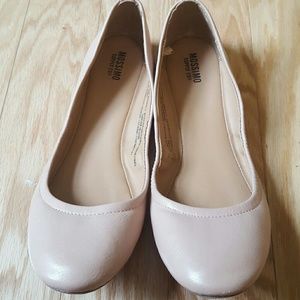 Cream/nude/tan flats